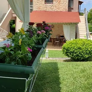 Maria's Luxury Κασσάνδρα
